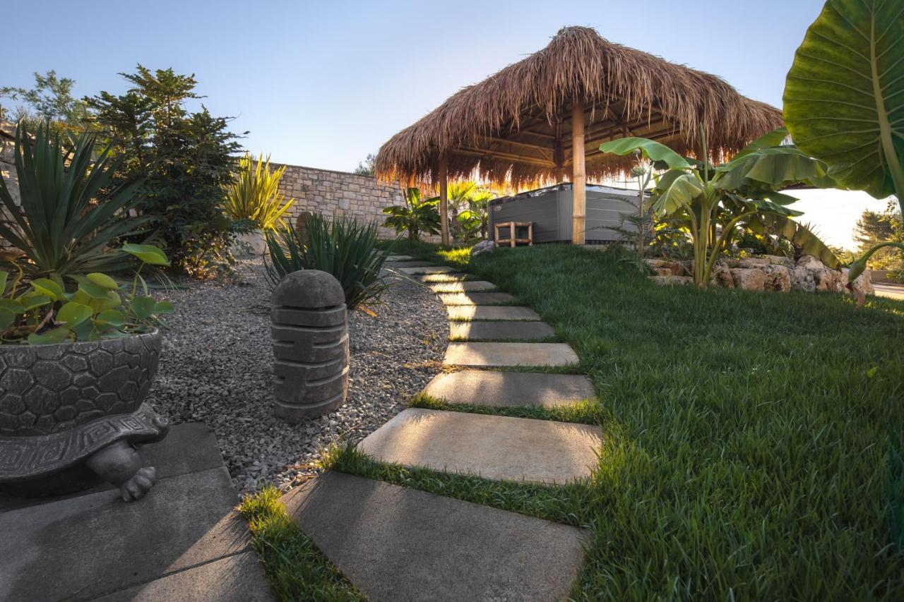 Villa Merapi Sveti Lovrec Pazenaticki Exterior photo